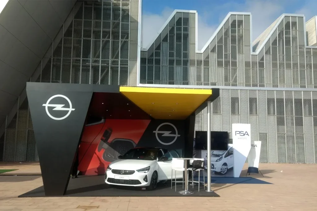 Vista frontal del stand